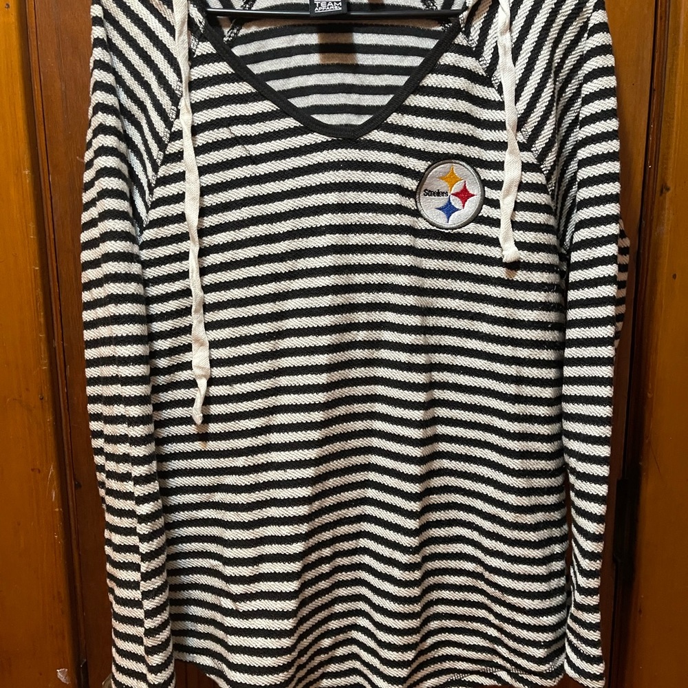 Medium NFL Steelers hooded pull over